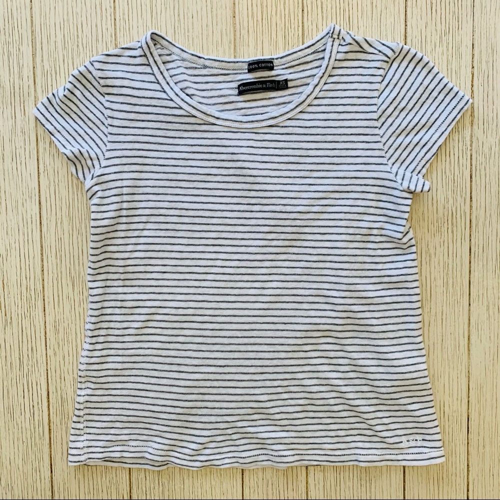 Abercrombie white and gray striped tee